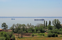 Судоходная река Волга