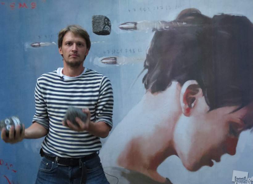 Lessons for juggling cobblestones in the picture Dmitry Shorin "SMS"