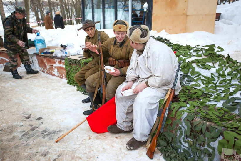 На привале
