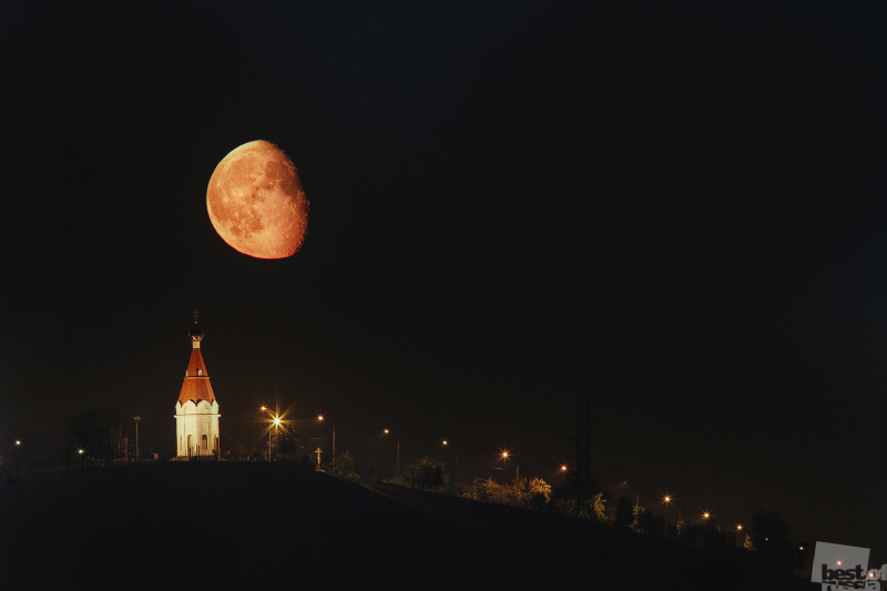 Луна над Красноярском