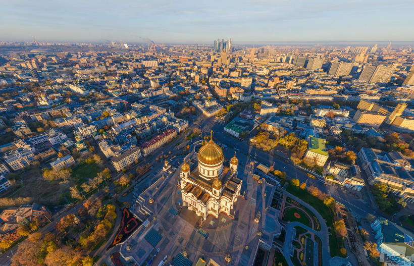 Над Храмом Христа Спасителя