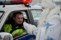 Дед  Мороз и полицейский
