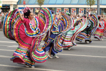 Танцует Мексика