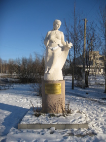 Памятник "Благословите женщину"