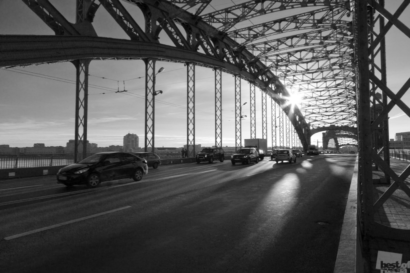 Утро. Большеохтинский мост.