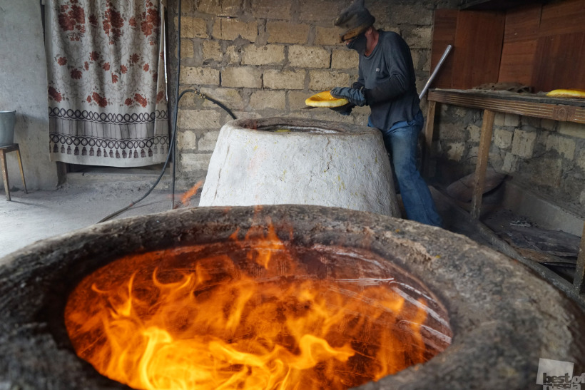 Выпечка хлеба в тандыре