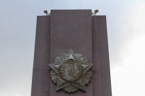 Памятник большой стране