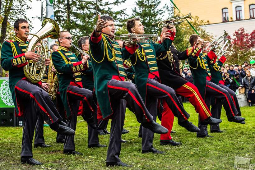 Танцующий оркестр