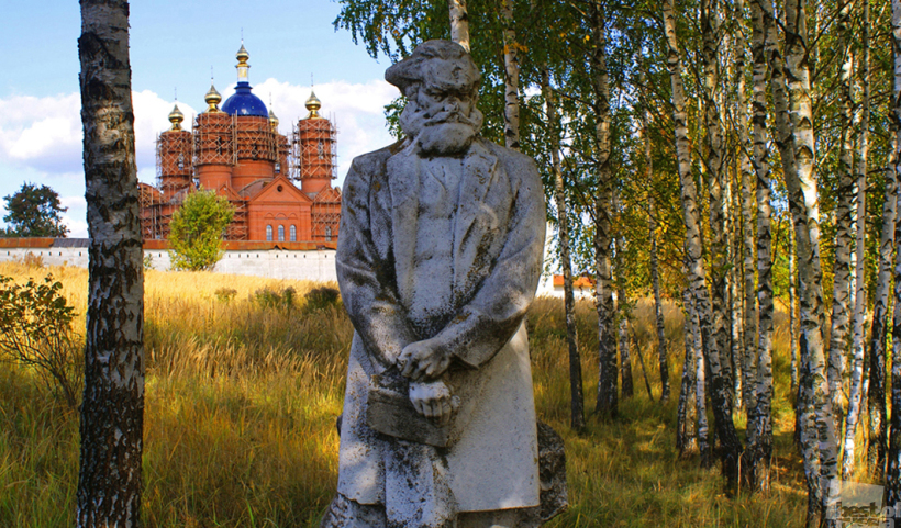 Призрак бродит по России.
