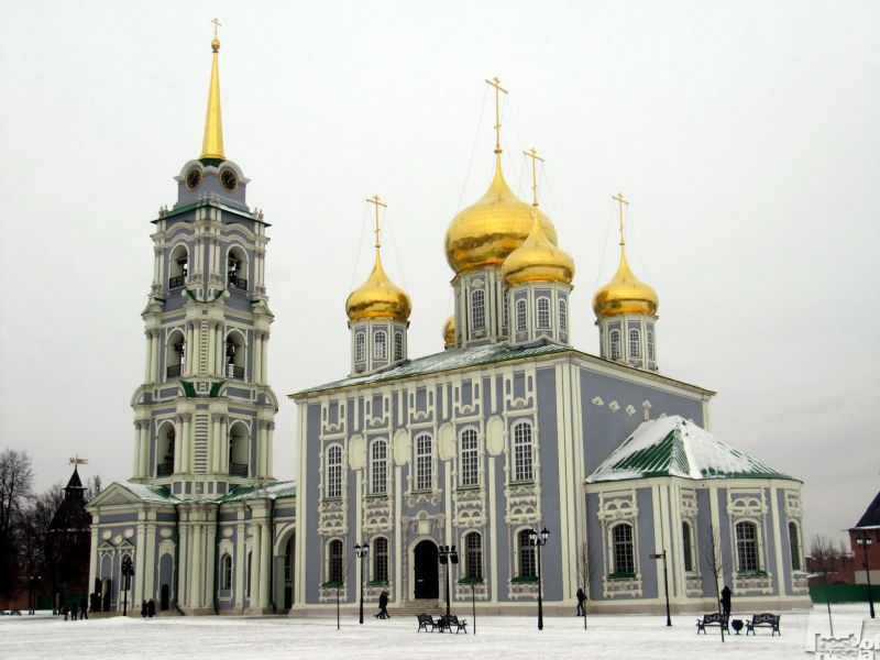 Успенский храм Тульского  кремля  с восстановленной колокольней
