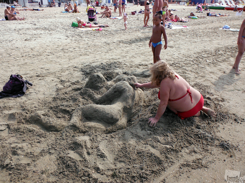 Пляжный скульптор