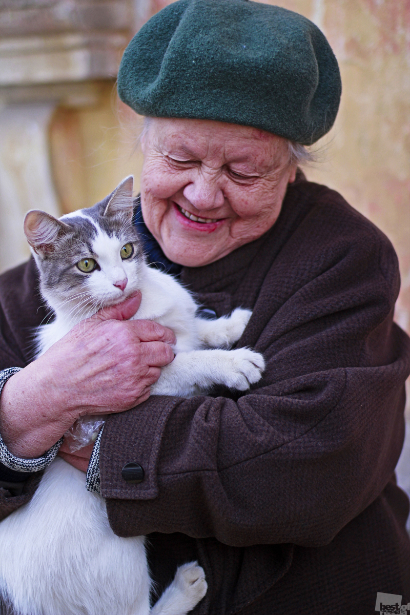 Баб Маша и кошка Дуся