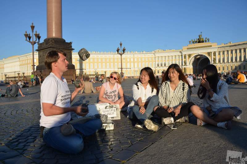 Lessons for juggling cobblestones girls from Russia and China