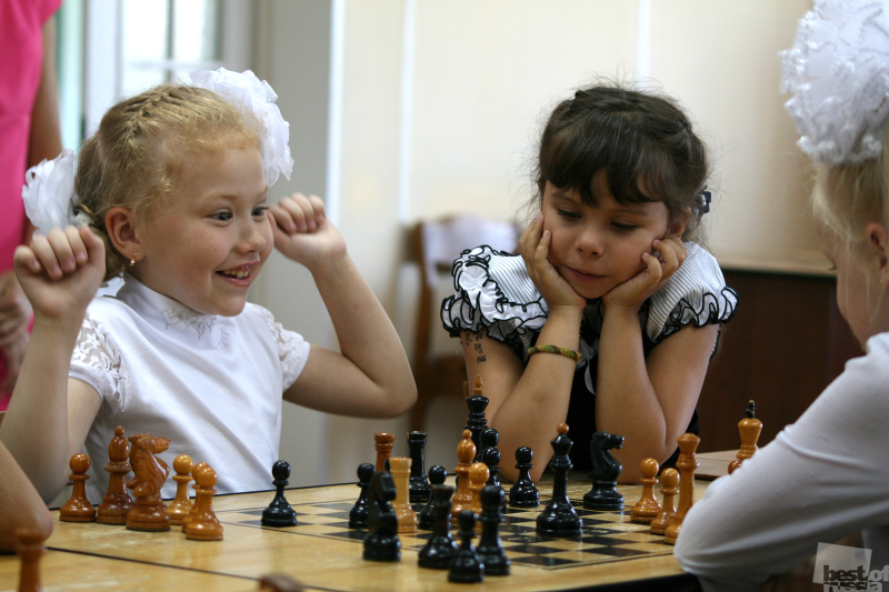 Черные и белые шахматные королевы