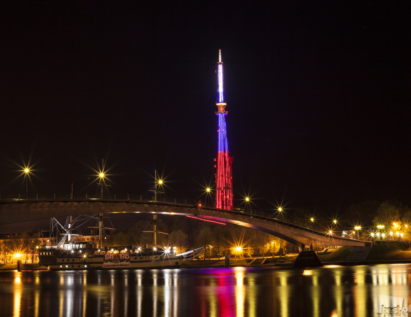 "Favorite city can sleep peacefully, And dream, and among green spring" lyrics by E. Dolmatovsky