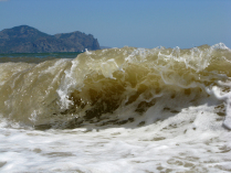 Волна на Черном море. Крым