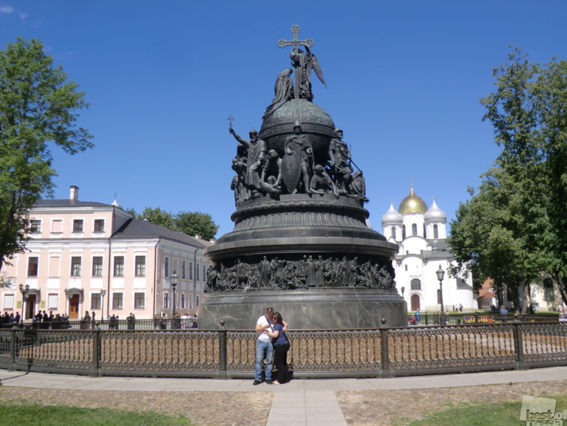 Тысячелетний колокол веры, подвигов, любви России...