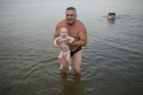 купание внука