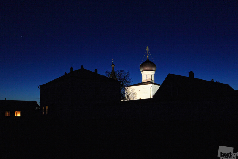 вечер у монастыря