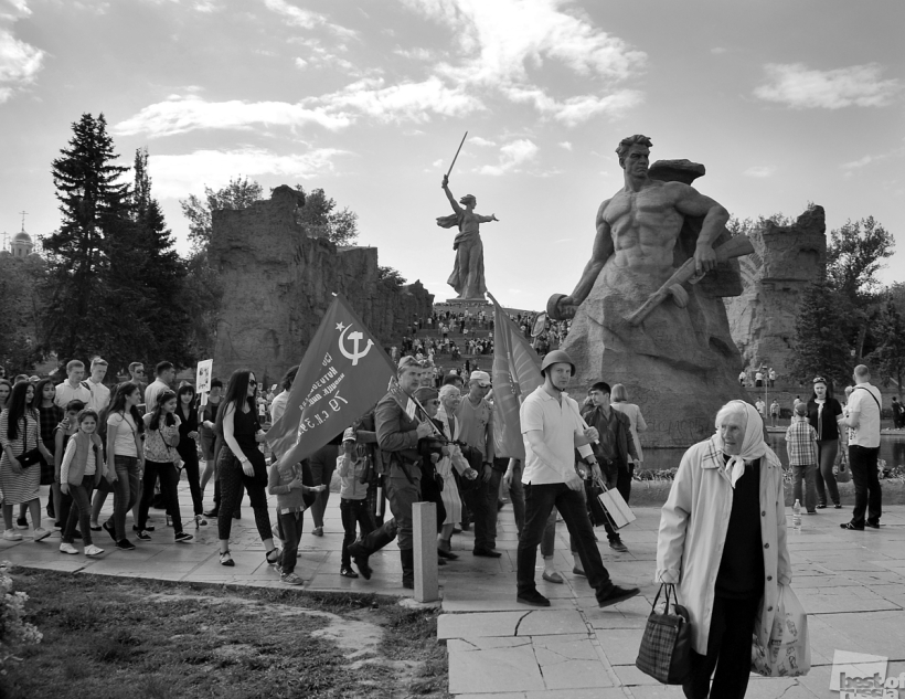В одном стою строю...