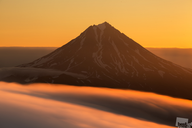 Вилючинский вулкан на восходе солнца