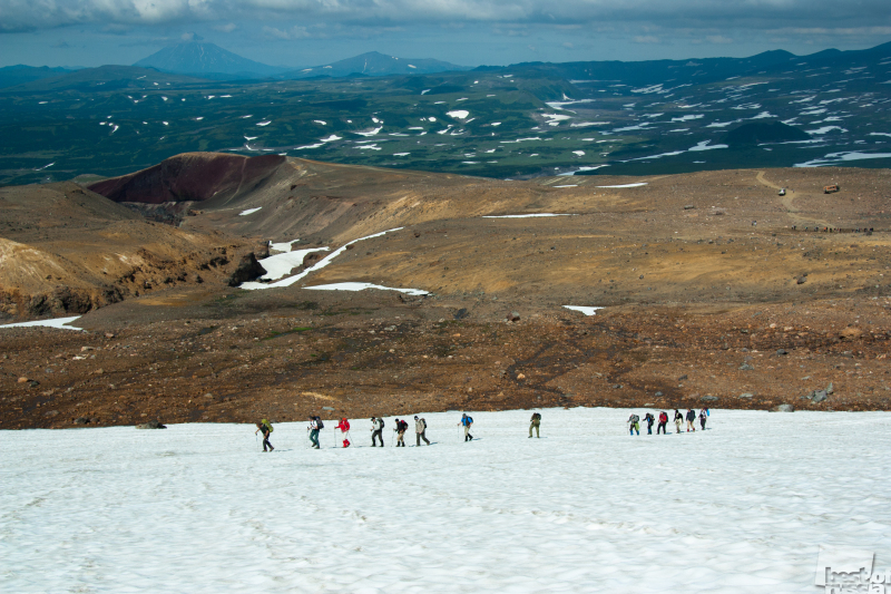 Туристы покоряют вулкан Мутновский.Камчатка