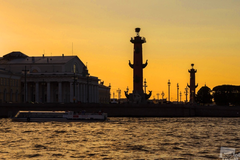 Золотой закат над Санкт-Петербургом