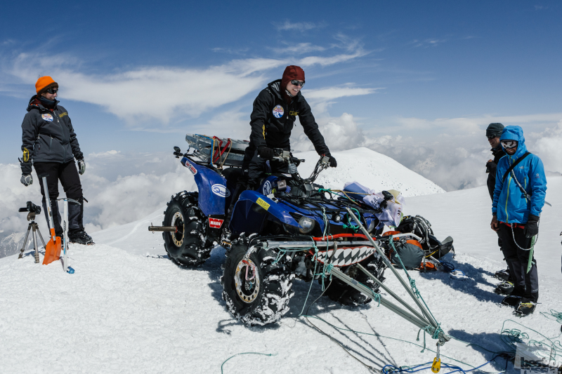 Мировой рекорд! Первый квадроцикл, заехавший на вершину Эльбруса!