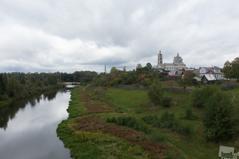 Вид с моста на Гусь-Железный и Церковь Живоночальной Троицы