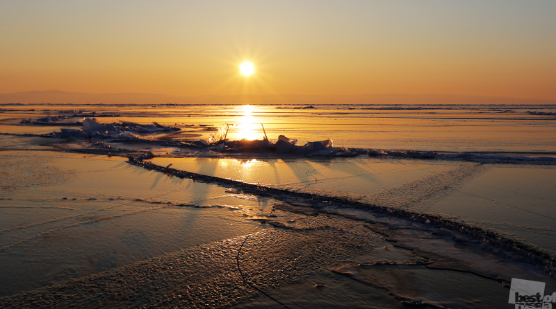 Зимний восход на Байкале