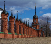 Ажурная ограда Волоколамского Кремля