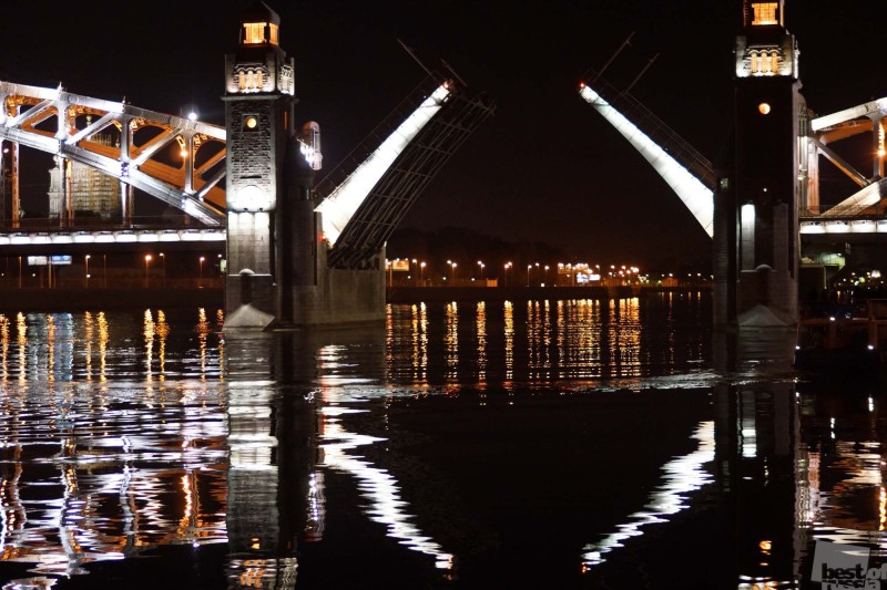 Ночь разводных мостов в Санкт-Петербурге