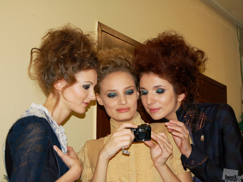 Девушки из модельного агентства Егора Зайцева после дефиле.