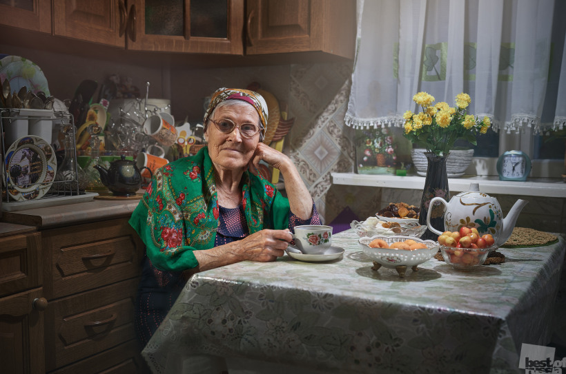 Вечернее чаепитие. Любимая бабушка.