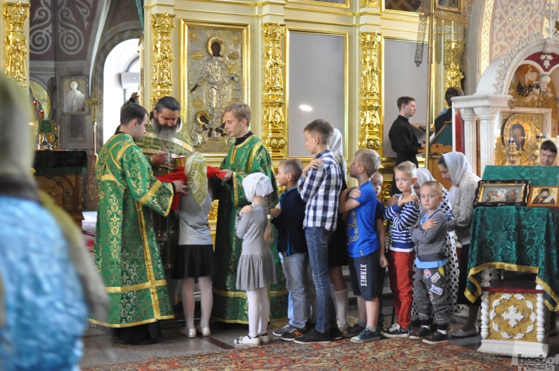 Причастие в храме Димитриевского монастыря