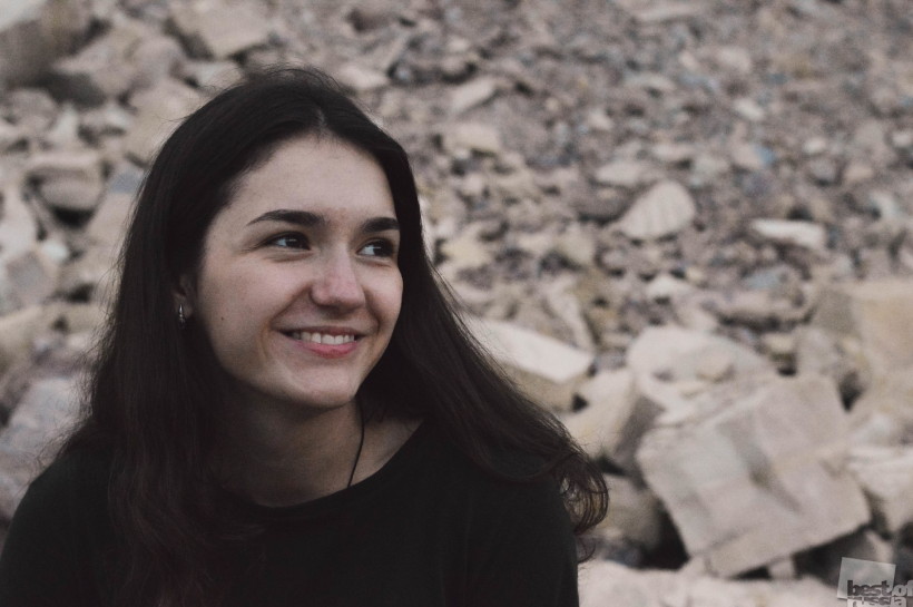 "Только улыбайся, улыбайся..."
