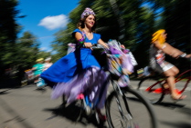 Ежегодный женский велопарад "Леди на велосипеде" в парке "Сокольники"