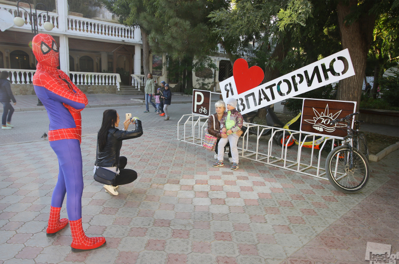 А вот Человек-паук давно признал Крым российским