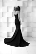 Высокая красотка в черном платье