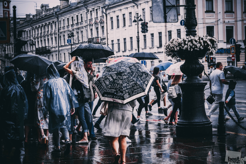 женщина с зонтиком