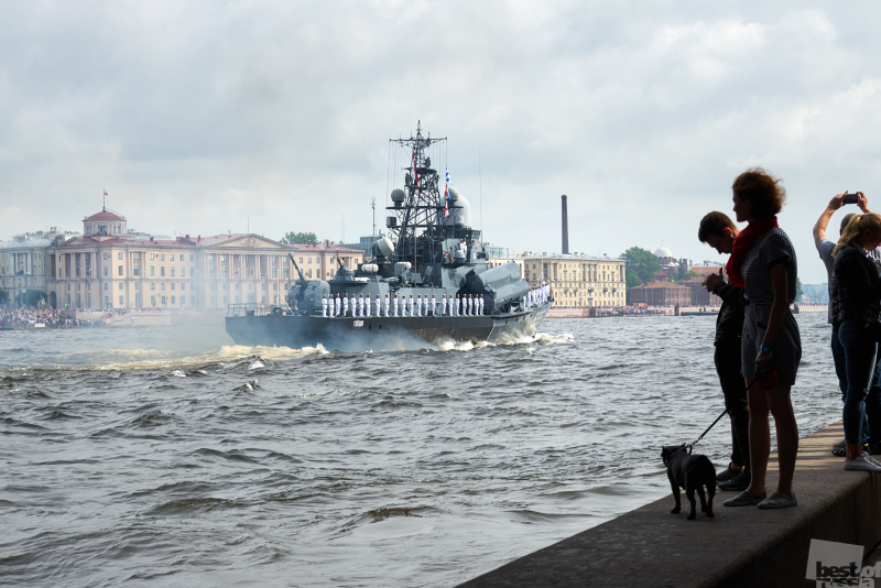 Парад кораблей ВМФ 30 июля 2017 года в Санкт-Петербурге на Неве.