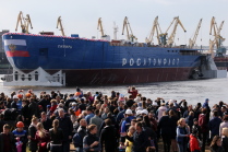 Спуск на воду первого серийного атомного ледокола "Сибирь" проекта 22220 в Санкт-Петербурге