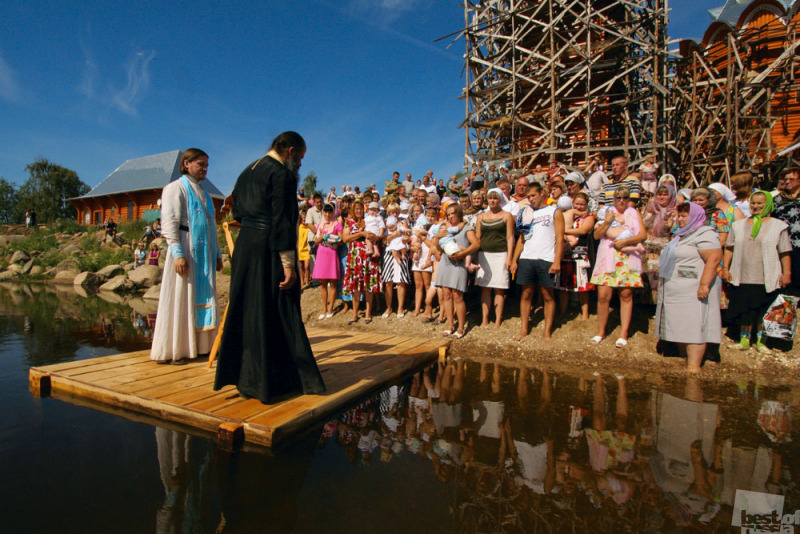 Массовое крещение в р.Пежма