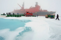 Ледокол "Ямал" провел эвакуацию полярной станции СП-36
