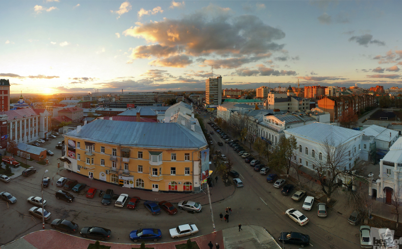 Провинциальный городок осенним вечером