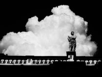 Статуя и облако