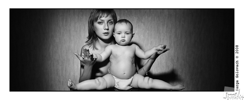 "Мисс позитив-2005" Светлана Изамбаева (с положительным ВИЧ-статусом),   и её 9-ти месячная дочь Ева-Мария, свободная от ВИЧ