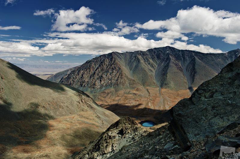 Вид на озеро с г. Джаниикту. Республика Алтай