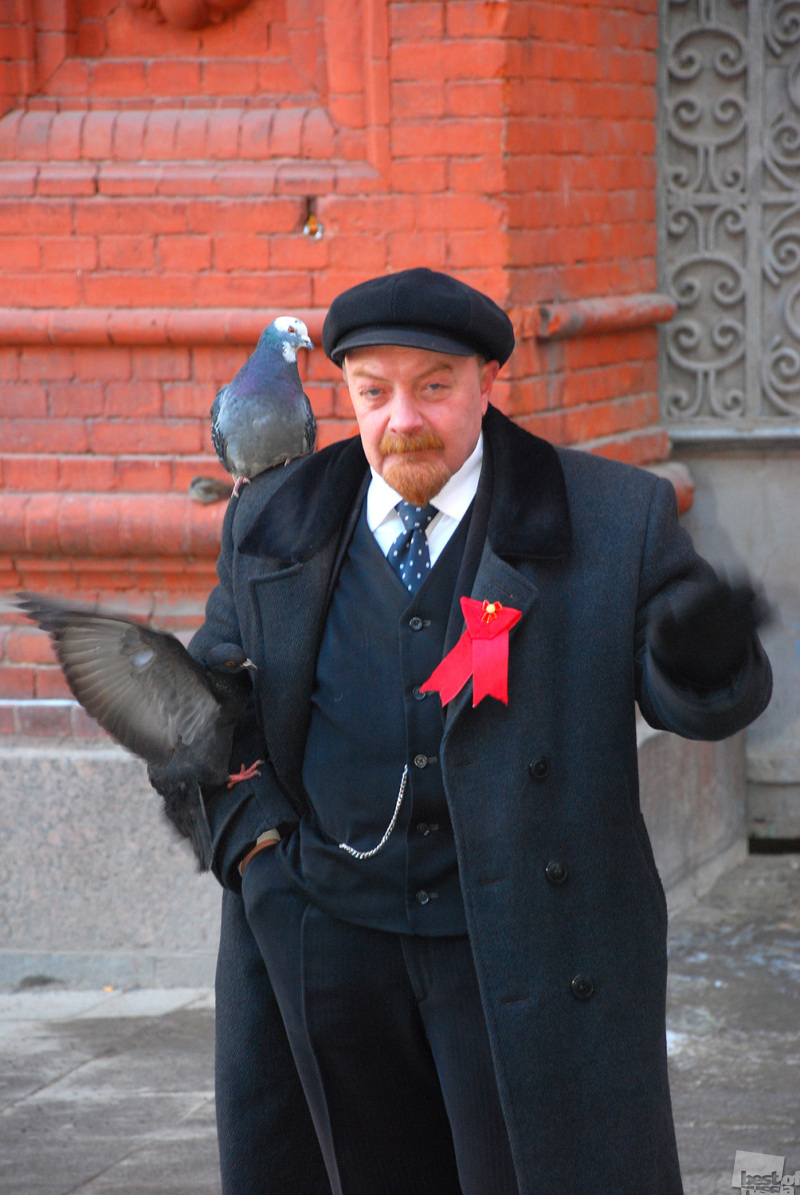 Ленин и голуби на Красной площади