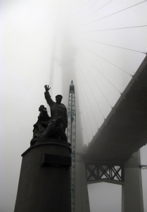 Строительство моста в тумане